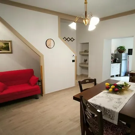 Dimora Castello 19 度假居 罗通达